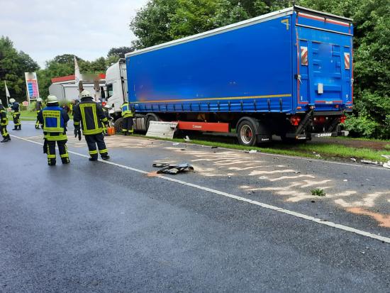 Bild - Schwerer Verkehrsunfall in Rotenhahn mit einer eingeklemmten Person