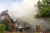 Bild - Reetdachhaus brennt in Damendorf bis auf die Grundmauern nieder