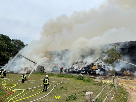Bild - Feuer im Heulager in Haßmoor