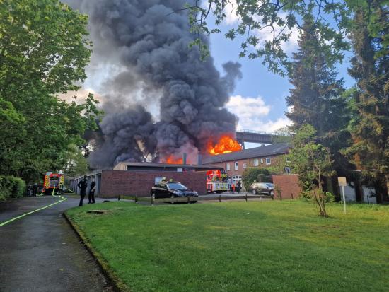 Bild - Großfeuer in Rendsburg mehr als 100 Einsatzkräfte löschten das Feuer