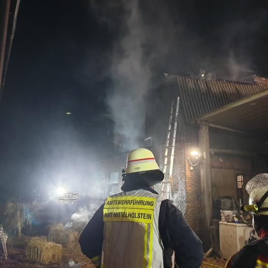 Bild - Feuer in einem landwirtschaftlichen Geb&auml;ude in Jahrsdorf