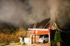 Bild - Dachstuhlbrand beschäftigt Feuerwehren in Melsdorf - Zugverkehr behindert