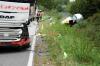 Bild - Schwerer Verkehrsunfall auf der B77, PKW kollidiert mit LKW
