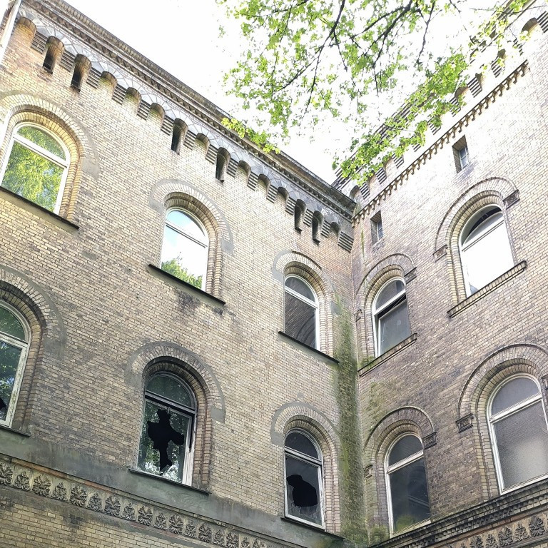 Ein sanierungsbed&uuml;rftiger Altbau in Rendsburg