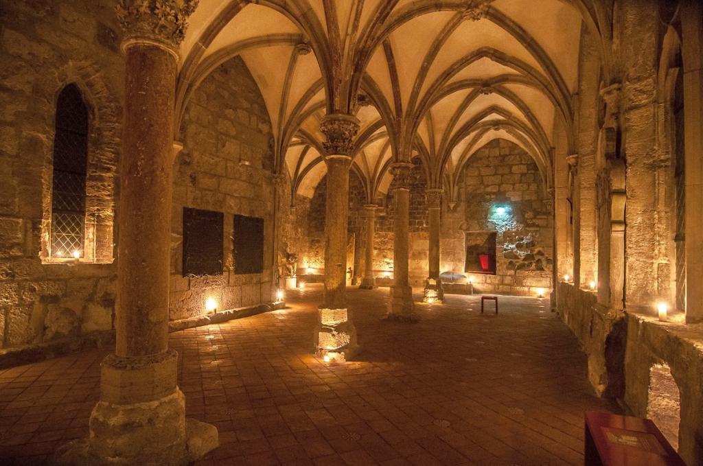 Der Kreuzgang im Kloster Walkenried im Kerzenschein